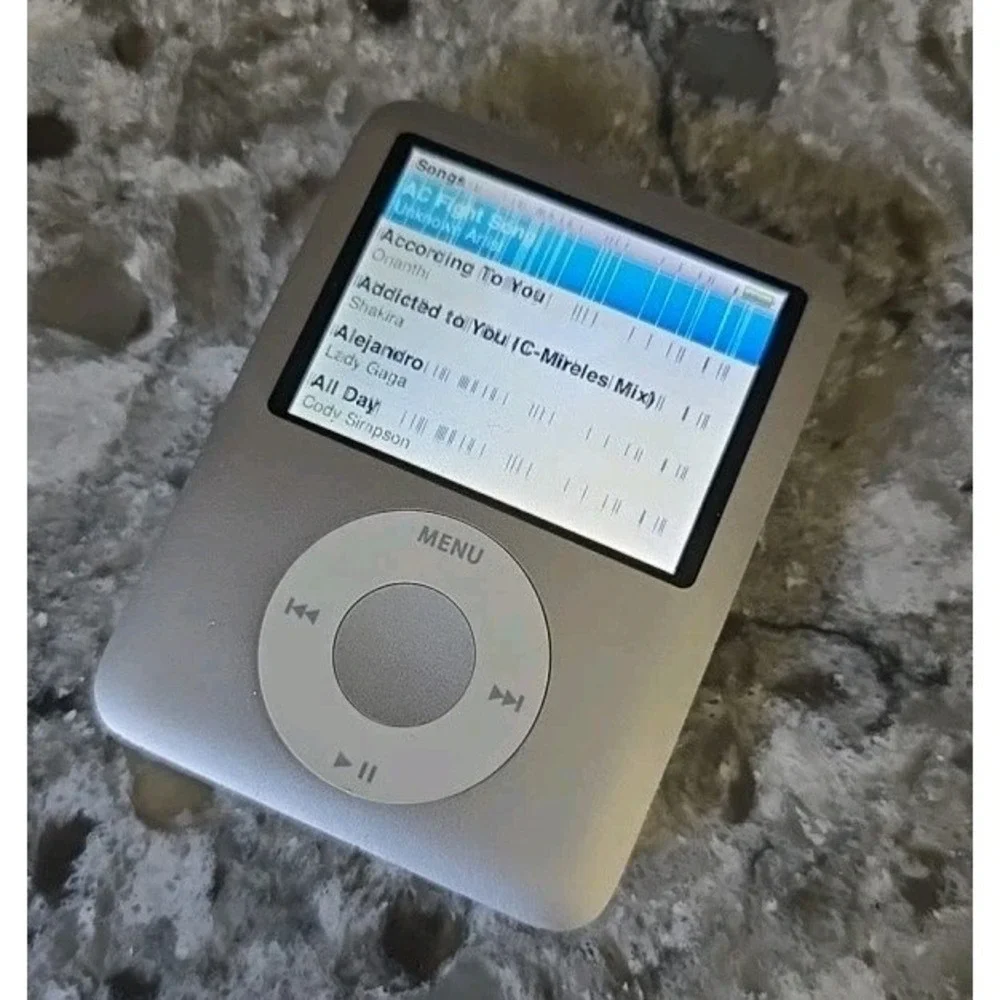 Apple iPod Nano 3rd Generation 4GB  A1236 Silver Tested bundle w/cable FLAWS